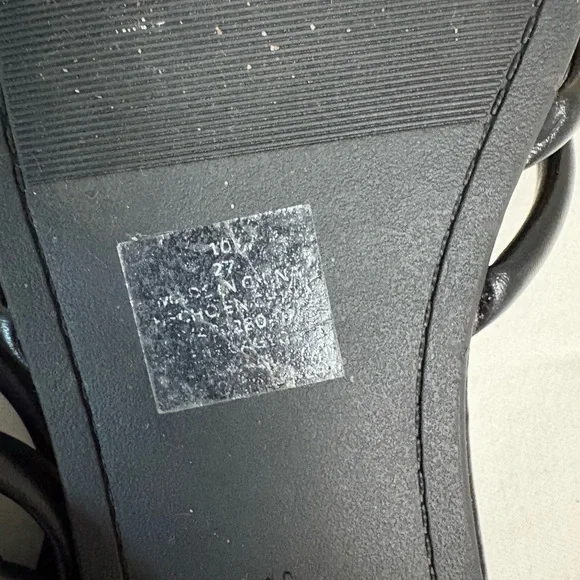 Old Navy Sandals/Slides 3 pairs for $12
Gold, Brown & Black Size 10 Never Worn - Picture 11 of 11